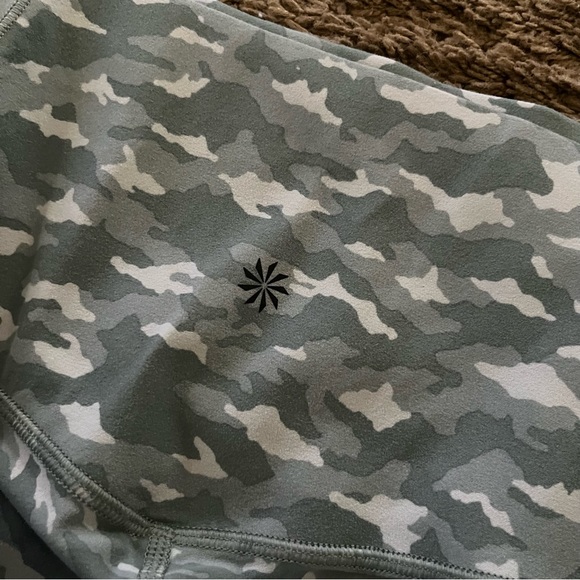 Athleta salutation stash leggings size L - Picture 4 of 4